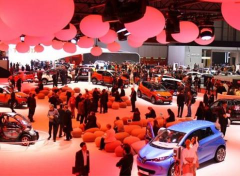 Zájazd na autosalón do Ženevy pre jednu osobu, spoznajte krajinu luxusu a rýchlych áut, uvidíte najnovšie novinky a krásne hostesky.