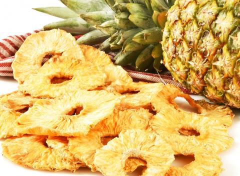Sušený ananás bez pridaného cukru. Keď máte neodolateľnú chuť na niečo sladké, ale zároveň chcete, aby to bolo aj zdravé.