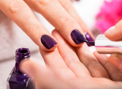 Manikúra, gélové nechty, akrylové nechty alebo klasická pedikúra. Dovoľte profesionálom, aby sa pohrali s vašimi nechtami.