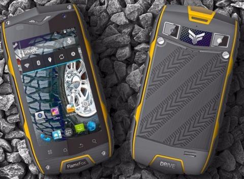 Odolný smartphone FlameFox Drive s powerbankou. Telefón, ktorý odolá nehodám, deštruktívnym prejavom stresu i zlému počasiu.  