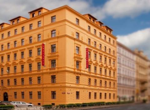 Vyberte sa spoznávať českú metropolu Prahu a nechajte sa hýčkať štvorhviezdičkovým romantickým luxusom v hoteli v centre mesta.