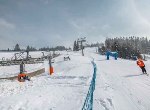 Celodenná aj večerná lyžovačka v poľských Tatrách v obľúbenom Jurgow Ski len 1 km od hraníc.