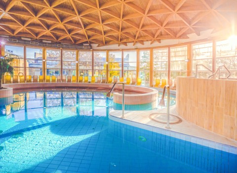 Maďarsko pri termálnych kúpeľov Bükfürdo: Bavorský Penzión Bajor s vonkajším bazénom, saunou a raňajkami.