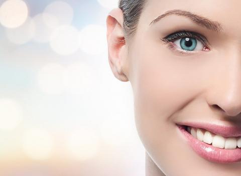 Dopravte vašej pleti luxus a zbavte ju vrások a nerovností. Diamantová mikrodermabrázia a ošetrenie s Cold Hammer s maskou. 