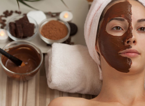 Kúra s pravou 74 % čokoládou na detoxikáciu pleti alebo s prírodnými zložkami francúzskou kozmetikou.