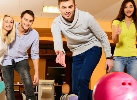 Hodina bowlingu alebo darčeková poukážka na hru i konzumáciu v Bowling Erika. Skvelá zábava, relax a napätie pri snahe zvíťaziť sú zaručené!