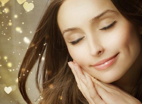 Balíček krásy a mladosti! Obdarujte svojich blízkych špeciálne pripraveným darčekovým poukazom na ošetrenie pleti či celého tela! 