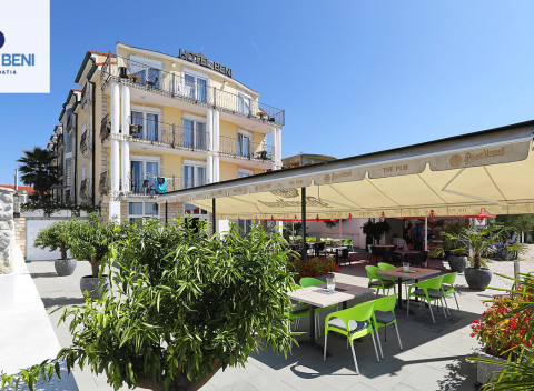 Chorvátsko: Dovolenka pre dvoch s ubytovaním priamo na pláži a česky hovoriacim personálom.