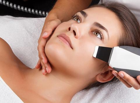 Čistenie a vyhladenie pleti ultrazvukom a galvanickým prúdom. Doprajte vašej pleti luxusné ošetrenie a návrat k mladosti.