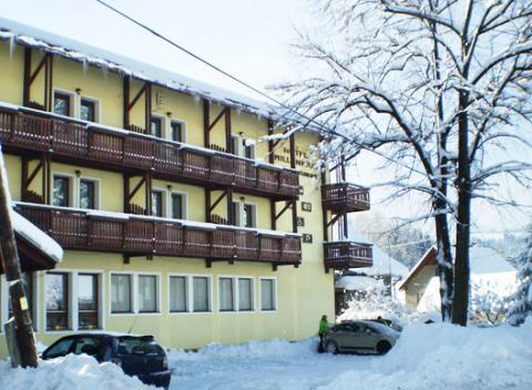 Fantastická lyžovačka v Spálenej či v lyžiarskom stredisku Zuberec a oddych v termáloch Meander Oravice, ideálne strávený čas s rodinou. 