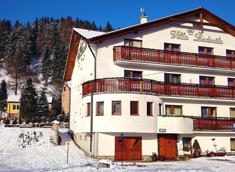 Doprajte si konečne poriadnu lyžovačku a zároveň aj wellness pobyt vo Ville Ľudmila v samotnom centre Oščadnica.