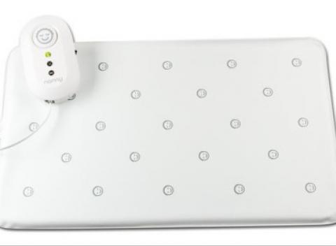 Jablotron detský monitor dychu Nany BM-02. Baby monitor je pomocníkom pri starostlivosti o novorodenca s nízkou pôrodnou hmotnosťou.