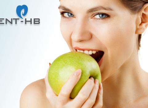 Úsmev je liekom na akýkoľvek zlý deň. Podstúpte dentálnu hygienu od odborníka a usmievajte sa na svet so zúbkami ako perličky.