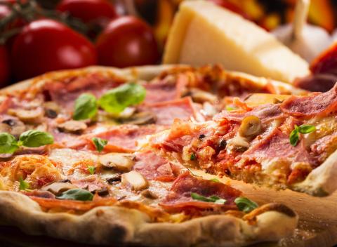 Skvelá pizza v Horskom parku. Zoberte svoju platonickú lásku na romantické jedlo a zakončite pekný deň.   