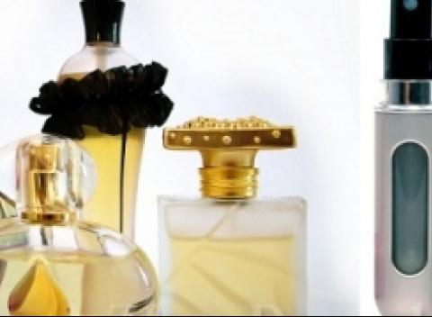 Až 2 ks štýlových parfémovych pier pre vaše vône. Teraz môžete mať v kabelke niekoľko vôní pre každú príležitosť.