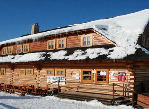 Skvelý pobyt v Terchovej aj so skipassmi. Jedine z hotela Gavurky, môžete vykročiť z postele na svah priamo v lyžiarkach. 