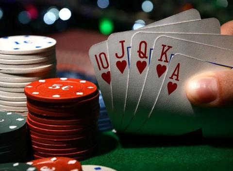 Pokrový večer s priateľmi alebo Jack Daniel's Blackjack večer. Pozvite priateľov na súkromnú školu skvelej hry a turnaj s občerstvením. 