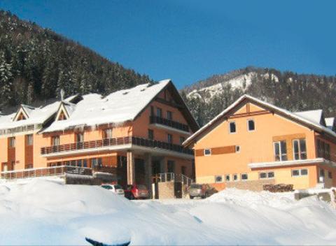 Rajská zima v Slovenskom raji s ubytovaním priamo pri lyžiarskom vleku. Dajte na pár dní zbohom zhonu a rutine.