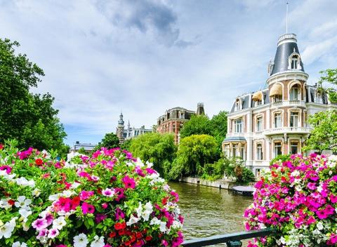 Poznávací zájazd na 4 alebo 5 dní do Amsterdamu, na výstavu kvetov Keukenhof a do Bruselu alebo Bruggy podľa výberu.