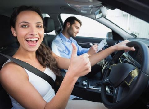 Kondičné jazdy v autoškole v Bratislave. Zahoďte stres či obavy zo šoférovania a nasadnite do auta pohodlne s úsmevom. 