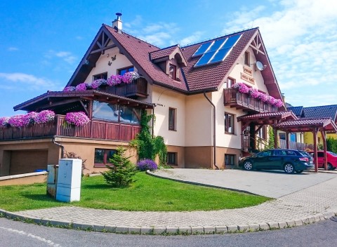 Vysoké Tatry: Penzión Biela Voda blízko skiareálov s raňajkami + súkromné kino.