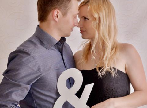 Valentínske profesionálne fotenie v ateliéri. Odfoťte sa s tými ktorých milujete, obdarujte sa navzájom láskou, fotografiami a spomienkami.