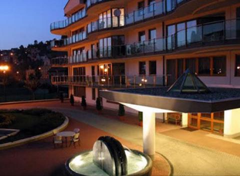 Wellness pobyt s masážou v kúpeľnom meste. Nechajte sa zlákať atmosférou kúpeľného mesta Trenčianske Teplice v hoteli Kristoff ***. 