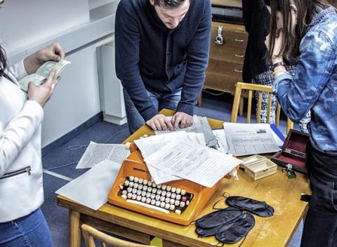 Zažite zábavu, napätie a opojný pocit víťazstva. Jedna z najlepšie hodnotených escape hier na Slovensku - "V pazúroch ŠtB".