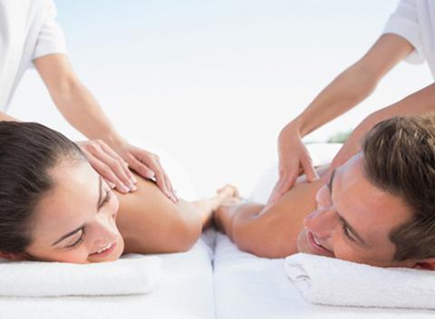 Zbavte sa stresu a doprajte si jedinečné uvoľnenie a relax. Fantastických 30 alebo 60 minút vo svete klasickej masáže pre pár. 