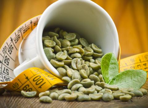 Zelená káva pre efektívne chudnutie. Nepražené mleté kávové zrná, ktoré majú schopnosť odbúravať tuk a napomáhajú pri zbavovaní sa toxínov. 
