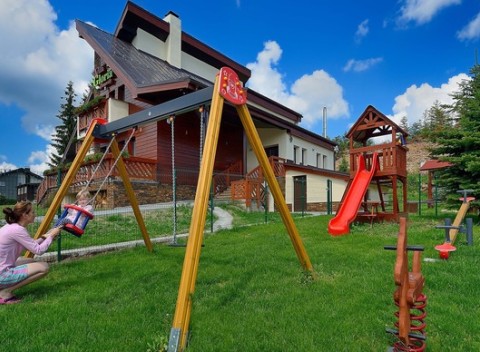 Obľúbená štýlová Villa Gloria*** na Donovaloch so vstupom do wellness a zapožičaním bicykla.