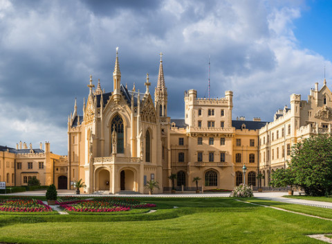 Penzión Myslivna kúsok od zámku v Lednicko-valtickom areáli s polpenziou a vínom.