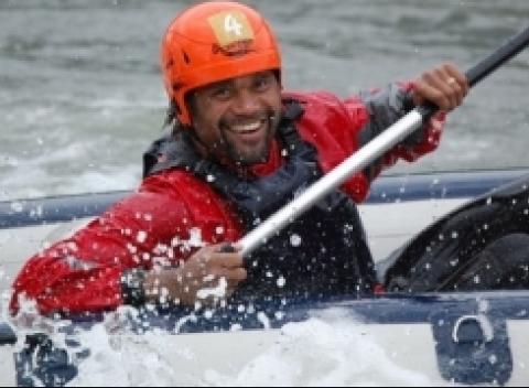 Užite si skvelý adrenalínový zažitok, 2 hodinový rafting v Areáli vodných športov v Liptovskom Mikuláši pre 1 osobu.