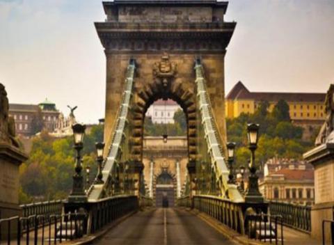Spoznajte krásy a pamiatky Maďarskej metropoly Budapešť. Kráľovské ubytovanie v Hoteli King's*** v centre pre 2 osoby + 2 deti. 
