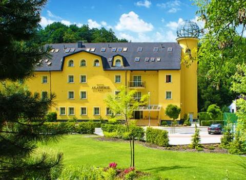 Zoberte vášho partnera a vyrazte na romantický pobyt do hotela Akademie Hrubá Voda***. Na izbe vás čaká fľaša sektu a čokoláda.