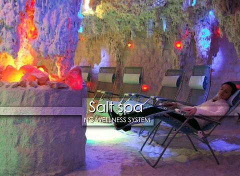 Pobyt v soľnej jaskyni má priaznivé účinky na organizmus. Doprajte si pohodlie na lehátkach a relax pri hudbe.