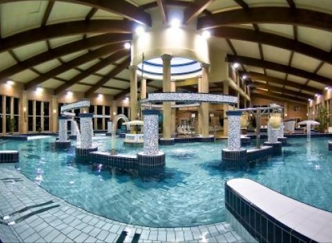 Oddýchnite si v nádhernej vile Jókai**** len kúsok od brehu Balatonu v romantickom mestečku Siófók. Pobyt s polpenziou a vstupom do kúpeľov.