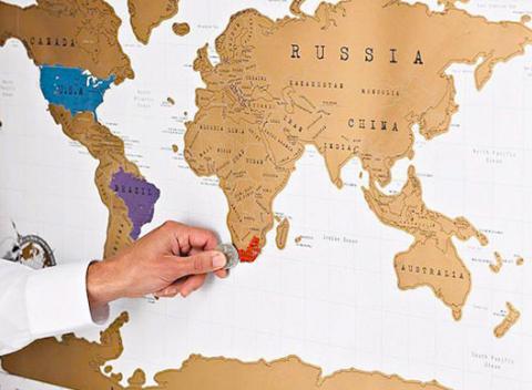 Originálna stieracia mapa sveta. Pripomeňte si zážitky na potulkách svetom a nechajte mapu farebne zažiariť. Každá krajina je inej farby.