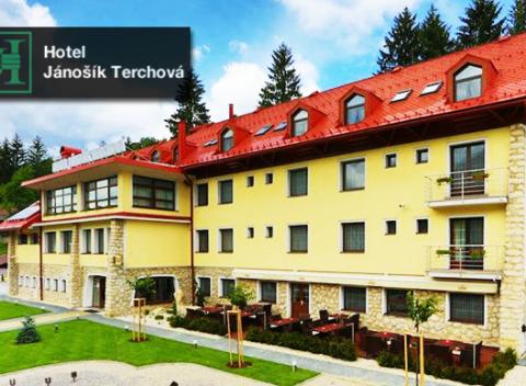 Oddych v prekrásnom prostredí Terchovskej prírody s polpenziou a privátnym vstupom do sauny. Luxus a komfort v duchu Jánošíkovskej tradície.