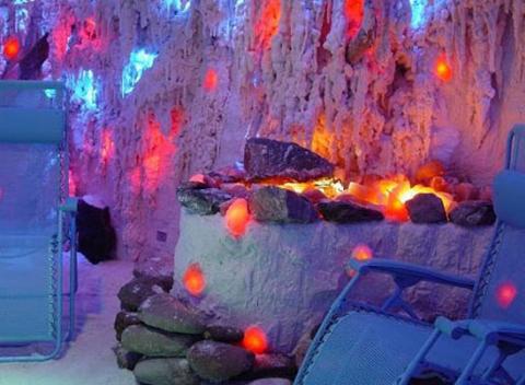 Relaxačný 45-minútový pobyt v jedinej jaskyni, ktorá vonia soľou vám vráti vitalitu, dobrú náladu a prispeje k vášmu zdraviu. 