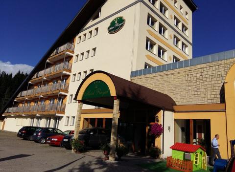 Úžasný pobyt vo dvojici v srdci stredného Slovenska v Horskom hoteli Royal*** v očarujúcej prírode s bazénom a saunou.