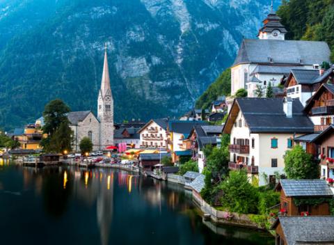 Poznávací zájazd do Rakúska na ľadovec Dachstein a do Hallstattu. Zažite deň plný poznávania nádherných miest.