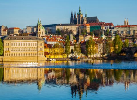 Elegantný hotel slávnej Medy Mládkovej v srdci Prahy. Pamiatky, kultúra, nákupy, tajomné miesta i romantické zákutia.