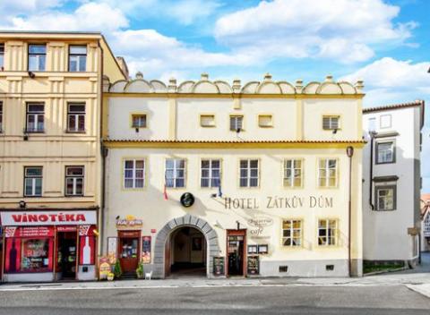 Preskúmajte krajinu i slávne pamiatky južných Čiech pri pobyte v hoteli Zátkův Dům s raňajkami v centre Českých Budějovíc. 