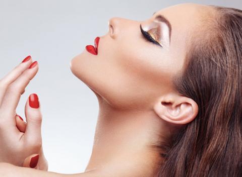 Kompletné ošetrenie pleti s luxusnou francúzskou či nemeckou kozmetikou. Doprajte pleti dokonalý luxus a vyberte si z ponuky ošetrení. 