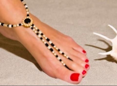 Blíži sa leto a to je čas pre Vaše odhalené nohy a chodidlá. Mokrá klasická pedikúra s konečnou masážou a púdrovaním. 