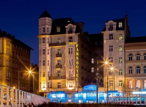 Objavte krásy jedného z najkrajších európskych miest Budapešti. Pobyt v hoteli 4* Golden Park Hotel s raňajkami, welcome drinkom a wellness.