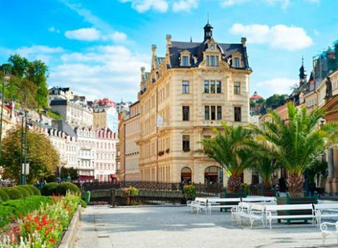 Nenechajte sa dvakrát prehovárať a poďte si užiť parádny odpočinok do Karlových Varov, ktoré sú svetovo známym kúpeľnými mestom.