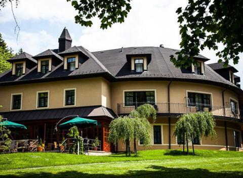 Božský pokoj a romantika v Mariánskych Lázňach. Jedinečný pobyt v Golf Hoteli Morris **** pre dvoch vrátane polpenzie a wellness procedúr. 