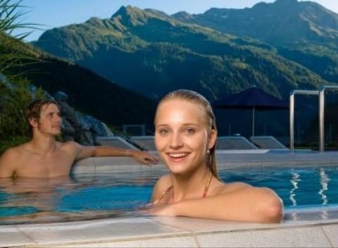 Navštívte obľúbený alpský rezort Bad Gastein a spoznajte NP Vysoké Taury. Ubytovaní budete v hoteli Hirschen*** priamo na kúpeľnej kolonáde.
